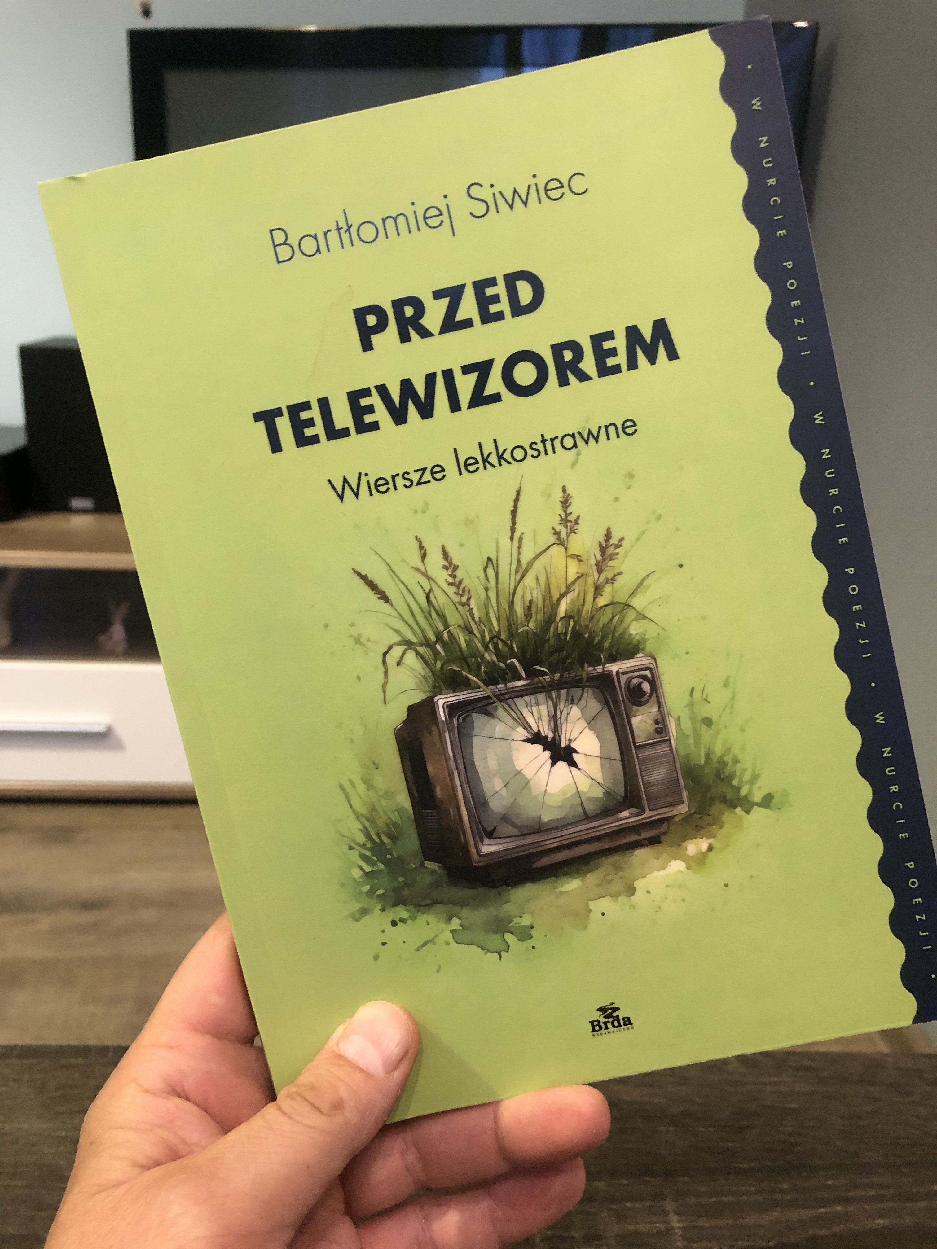 Przed telewizorem. Wiersze lekkostrawne